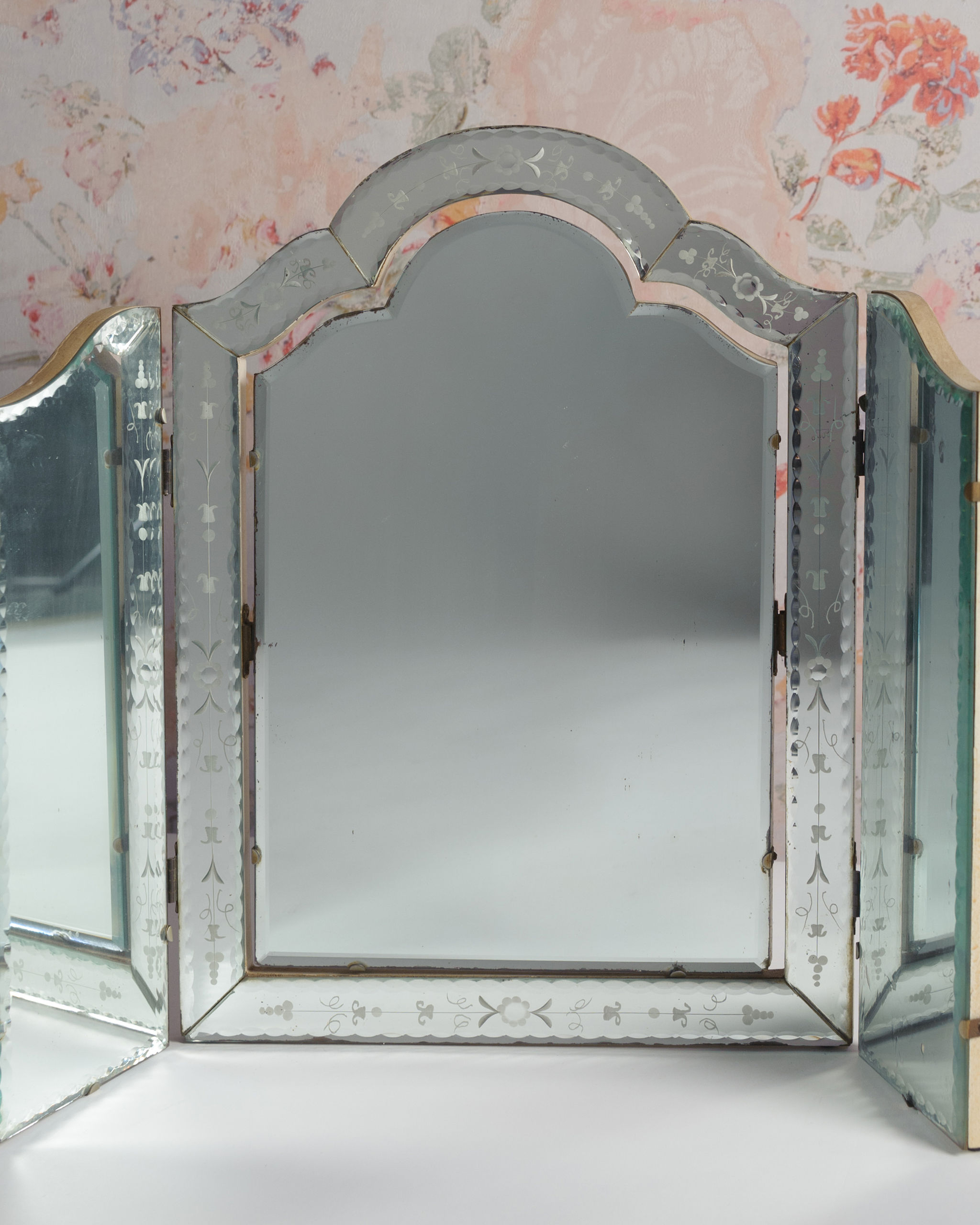 Venetian Mirror With Dressmaker Designs